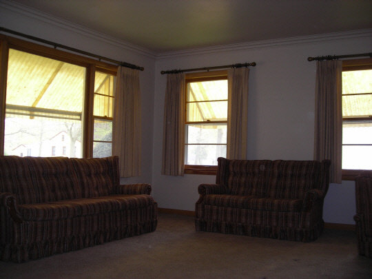 1621 Warren Road Rockford, IL 61108 - Photo 3 of 11 a living room with furniture and a window