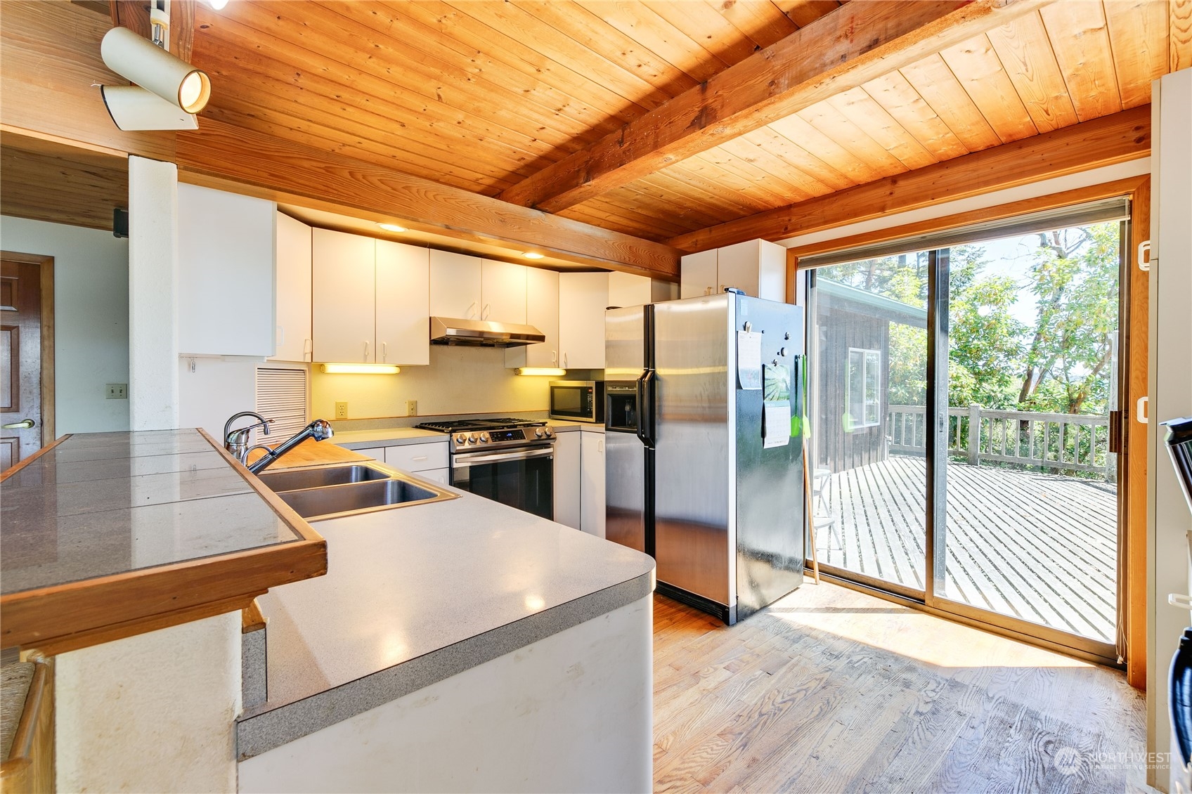 211 Madrona Road Nordland, WA 98358 - Photo 5 of 39 Gallery Image 5