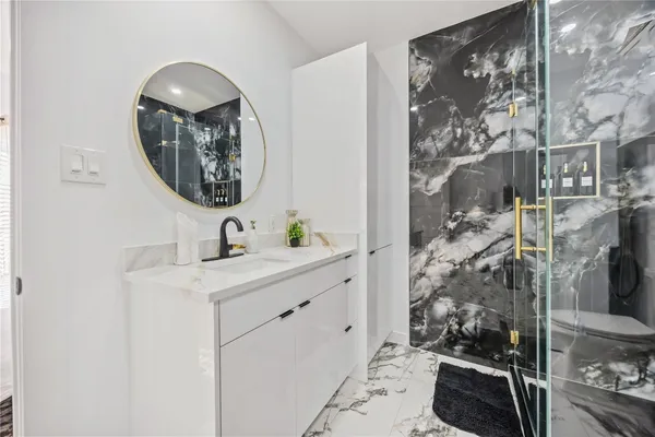 $2,000 | 4208 Clay Street, Unit C, Houston, TX 77023