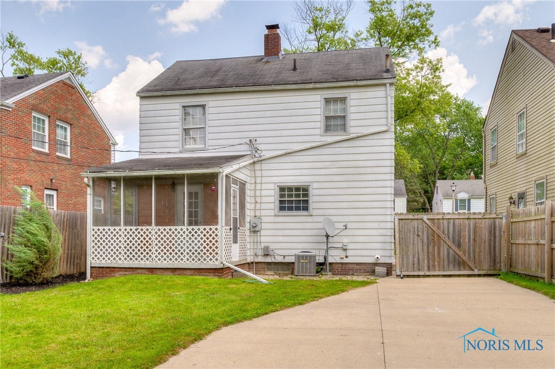 3319 Aldringham Road Toledo, OH 43606 - Photo 4 of 19 Exterior-Rear