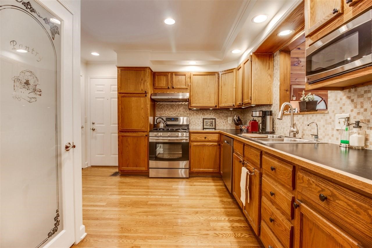 1030 Stonehenge Road Flint, MI 48532 - Photo 7 of 36 21468236-6.JPG