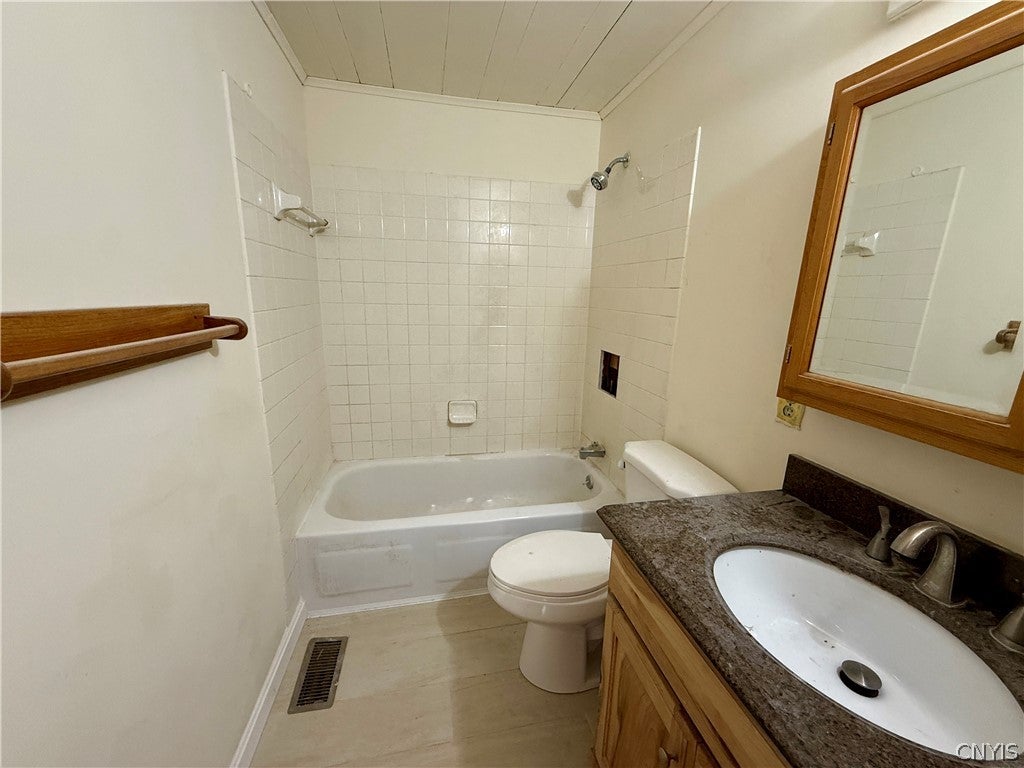 4999 Windgate Road Liverpool, NY 13088 - Photo 9 of 23 Gallery Image 9