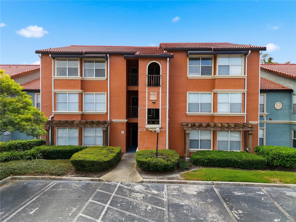5108 Conroy Road, Unit 1724 Orlando, FL 32811 - Photo 2 of 40 a front view of building with yard and green space