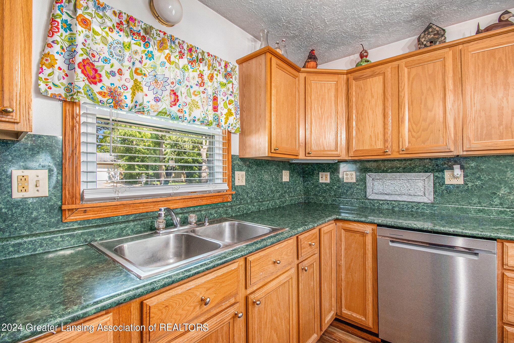 5705 Kaynorth Road Lansing, MI 48911 - Photo 10 of 34 010_ndp8262