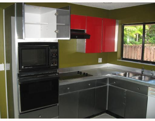 21825 Atrium Boulevard, Unit 20 Boca Raton, FL 33433 - Photo 3 of 11 Kitchen