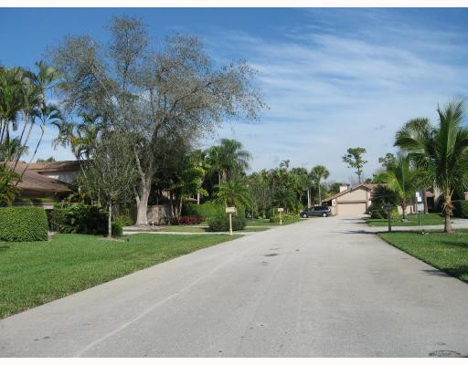 21825 Atrium Boulevard, Unit 20 Boca Raton, FL 33433 - Photo 8 of 11 Exterior Front