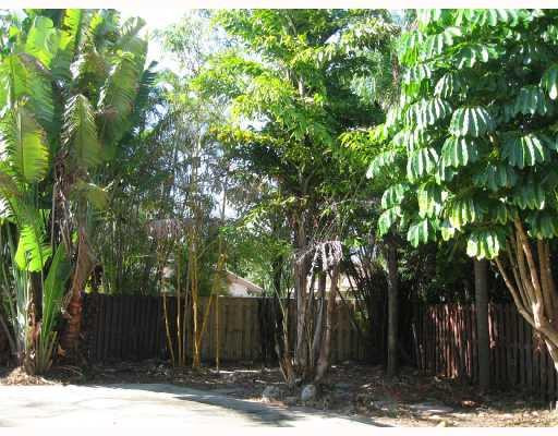 21825 Atrium Boulevard, Unit 20 Boca Raton, FL 33433 - Photo 9 of 11 Yard/Garden