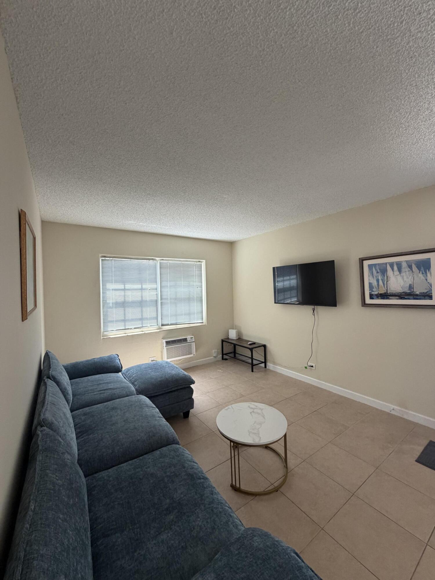 224 Conniston Road, Unit 2 West Palm Beach, FL 33405 - Photo 4 of 18 IMG_5207