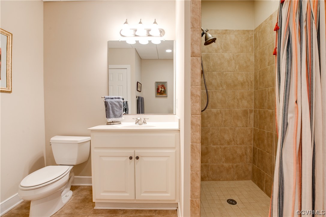 3631 Lansdowne Road Midlothian, VA 23113 - Photo 42 of 50 a bathroom with a sink a toilet and shower