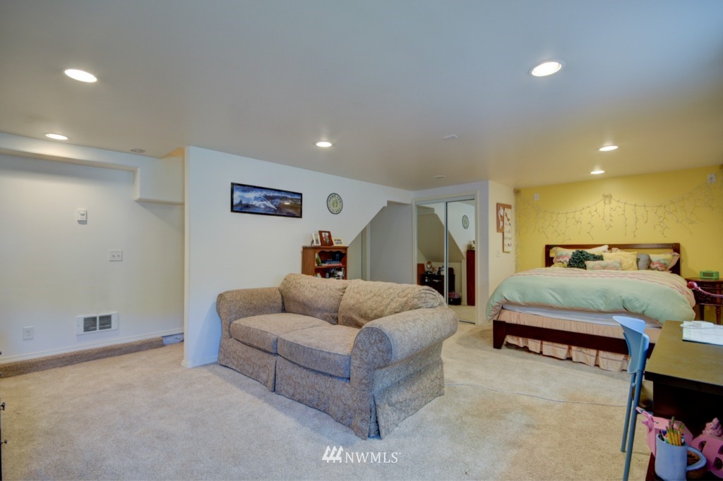 2137 West Beach Road Oak Harbor, WA 98277 - Photo 13 of 25 Gallery Image 13