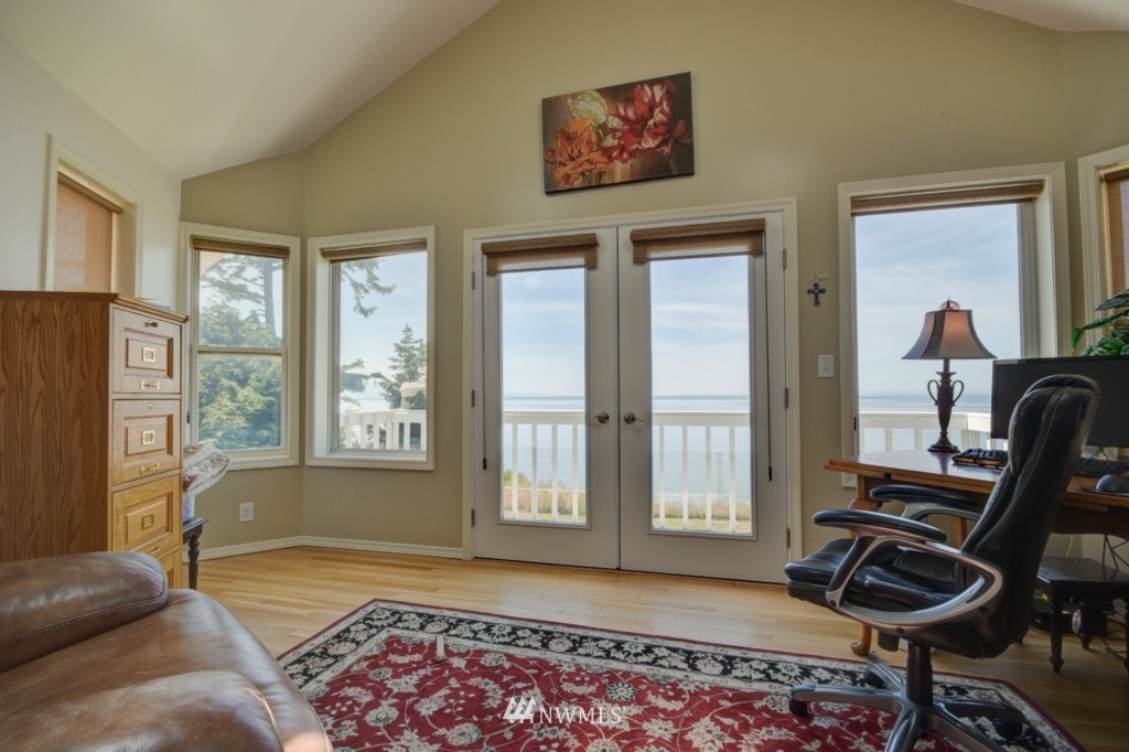 2137 West Beach Road Oak Harbor, WA 98277 - Photo 19 of 25 Gallery Image 19