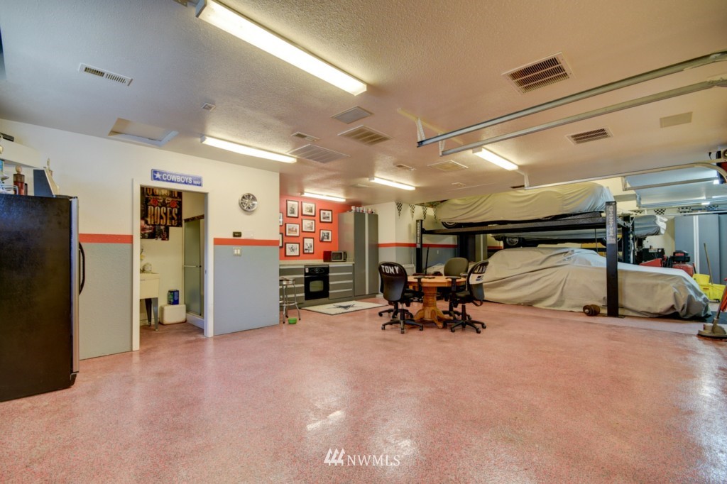 2137 West Beach Road Oak Harbor, WA 98277 - Photo 21 of 25 Gallery Image 21
