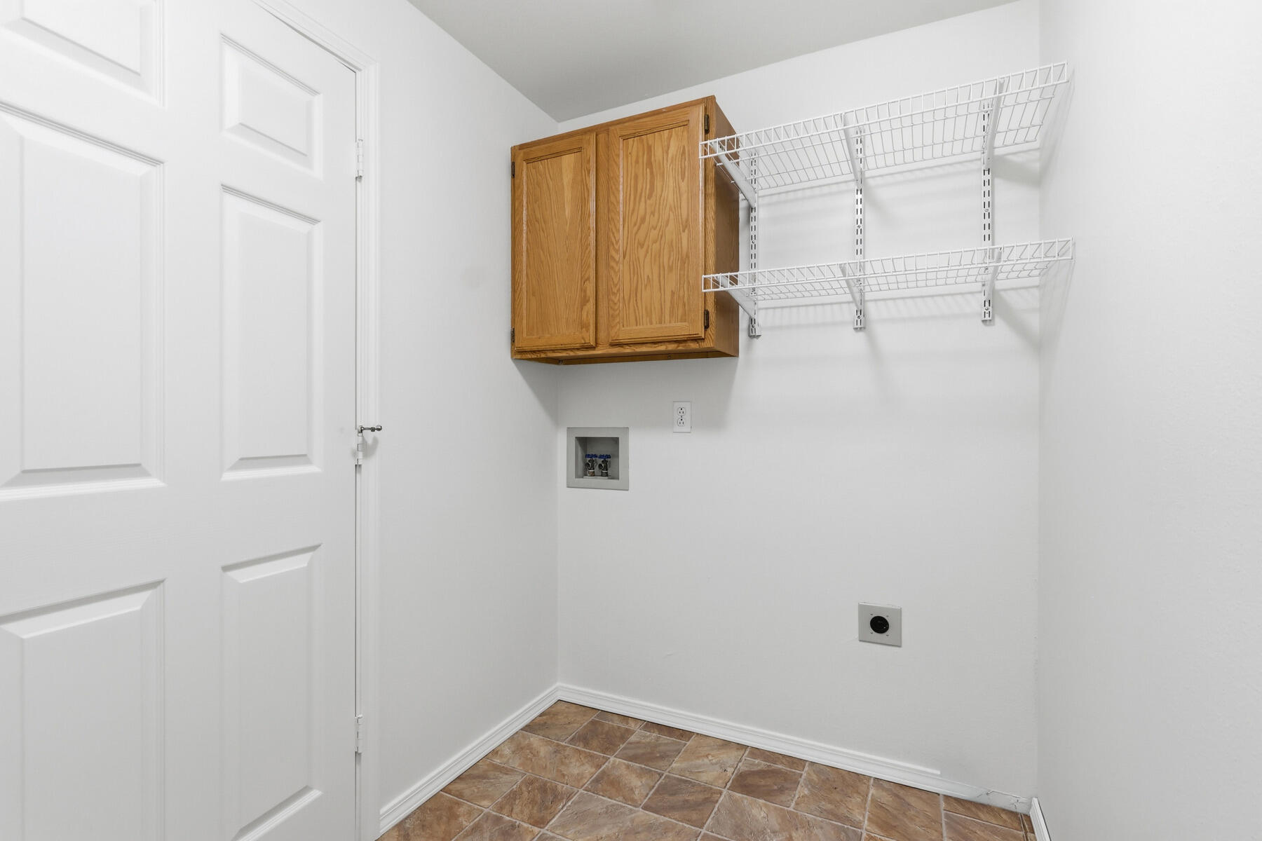 2067 Southwest 30th Street Redmond, OR 97756 - Photo 11 of 59 12_entrance