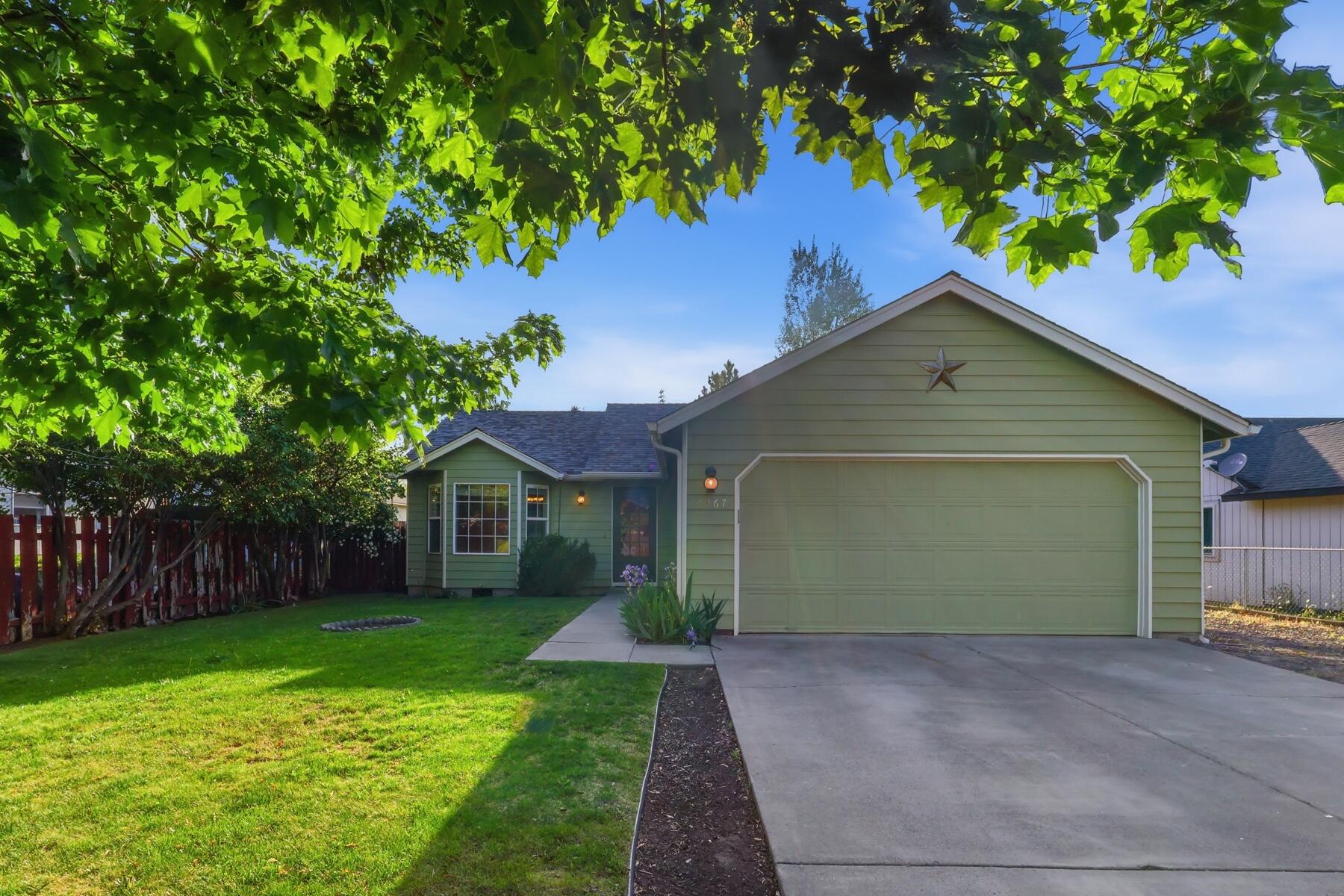 2067 Southwest 30th Street Redmond, OR 97756 - Photo 2 of 59 3_welcome home