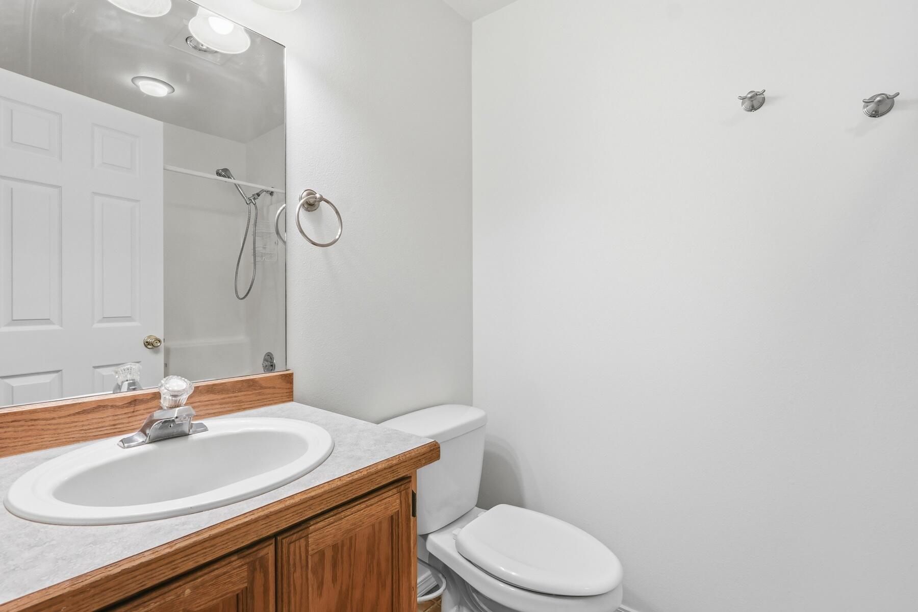 2067 Southwest 30th Street Redmond, OR 97756 - Photo 33 of 59 34_bathroom