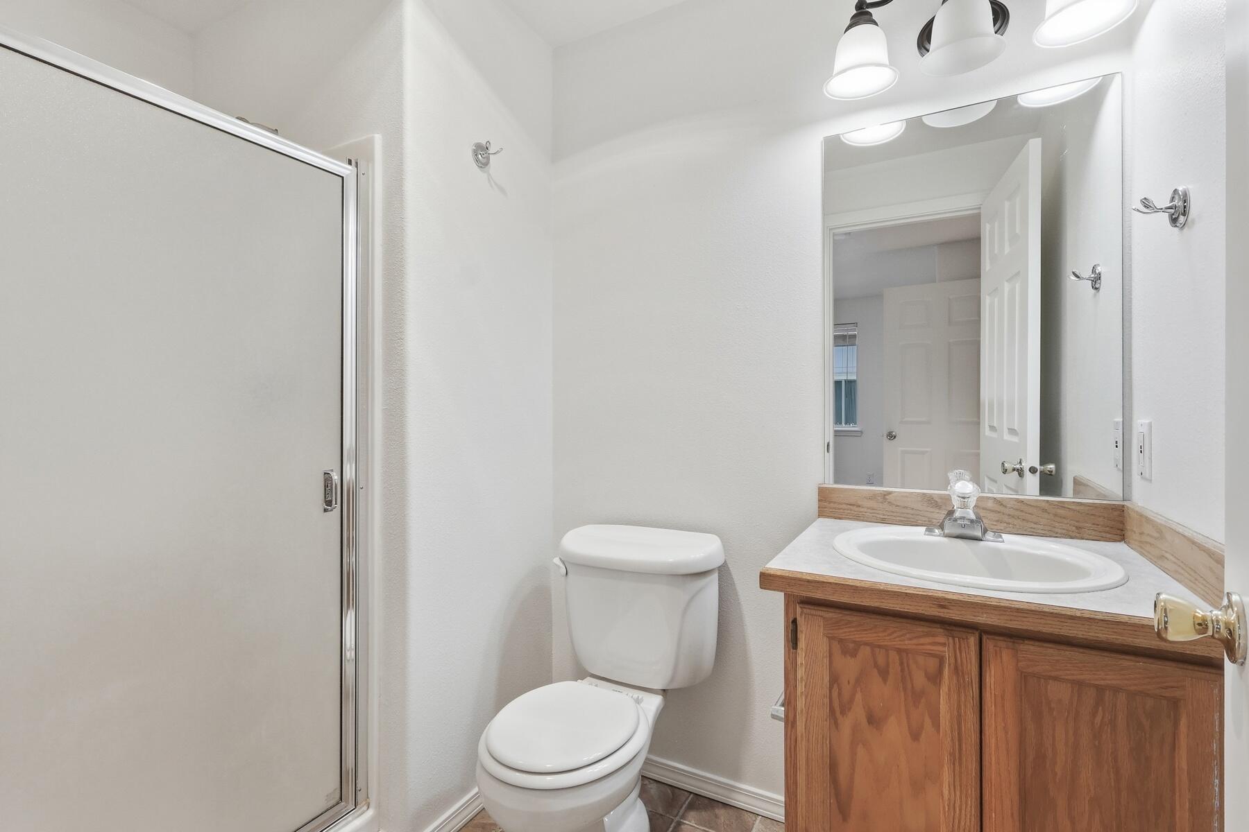 2067 Southwest 30th Street Redmond, OR 97756 - Photo 37 of 59 38_bathroom