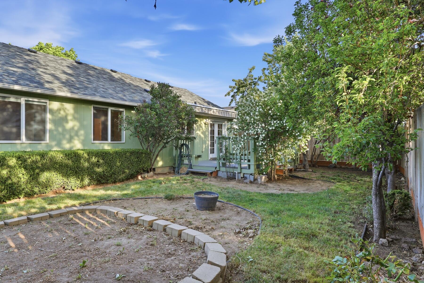 2067 Southwest 30th Street Redmond, OR 97756 - Photo 43 of 59 44_backyard