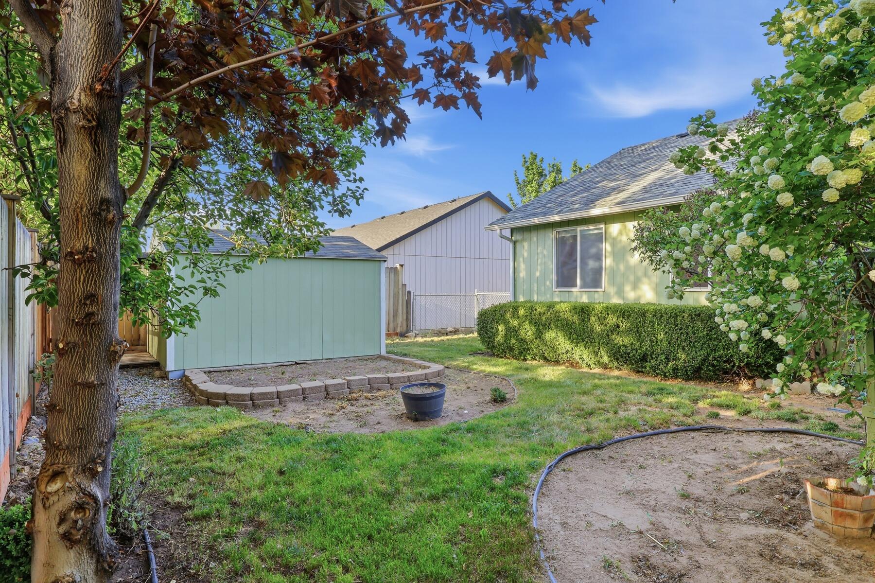 2067 Southwest 30th Street Redmond, OR 97756 - Photo 44 of 59 45_backyard