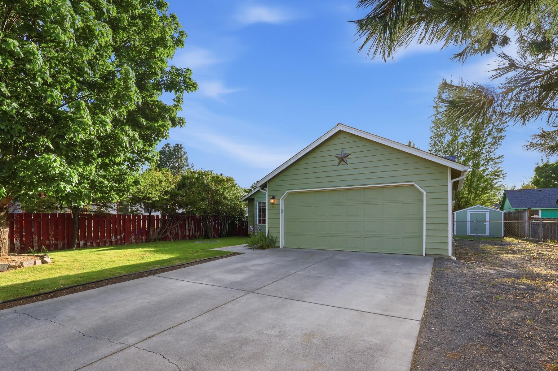 2067 Southwest 30th Street Redmond, OR 97756 - Photo 5 of 59 6_welcome home
