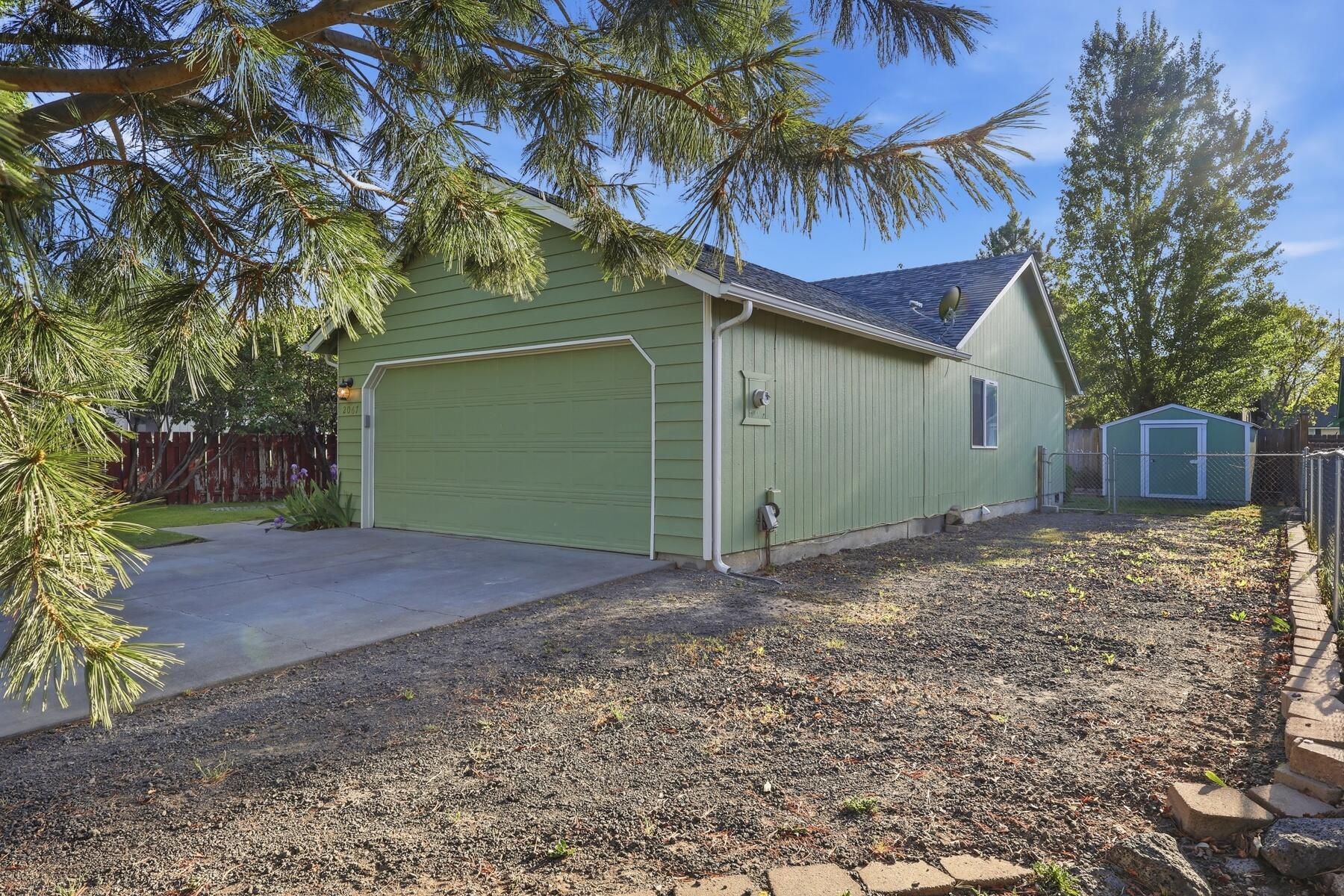 2067 Southwest 30th Street Redmond, OR 97756 - Photo 8 of 59 9_welcome home