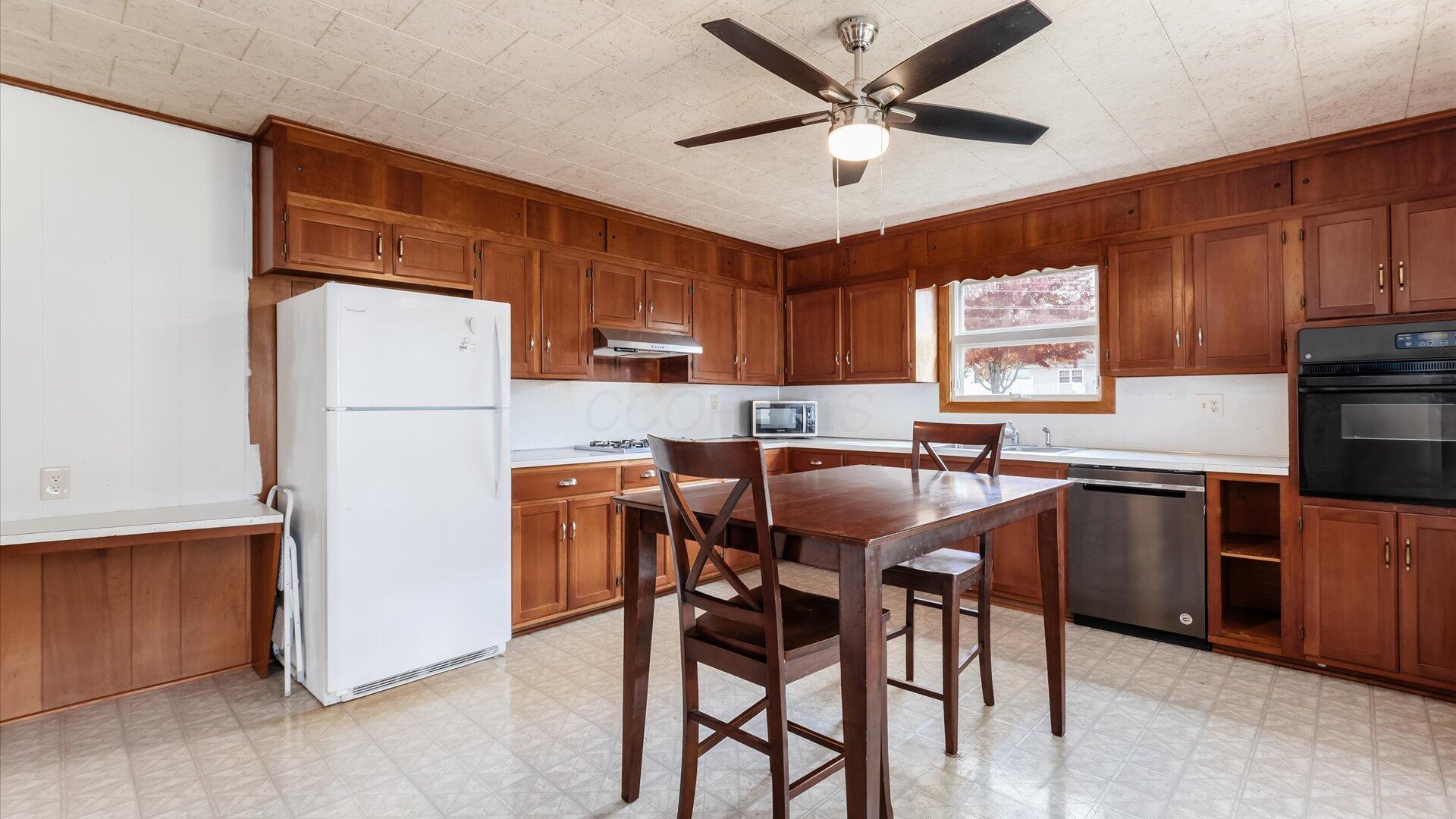 3250 Dale Road Zanesville, OH 43701 - Photo 14 of 27 kitchen