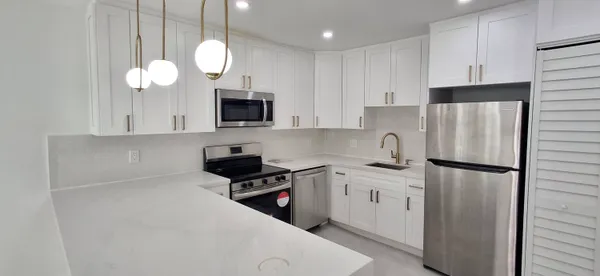 $2,500 | 1534 Van Buren Street, Unit R, Hollywood, FL 33020