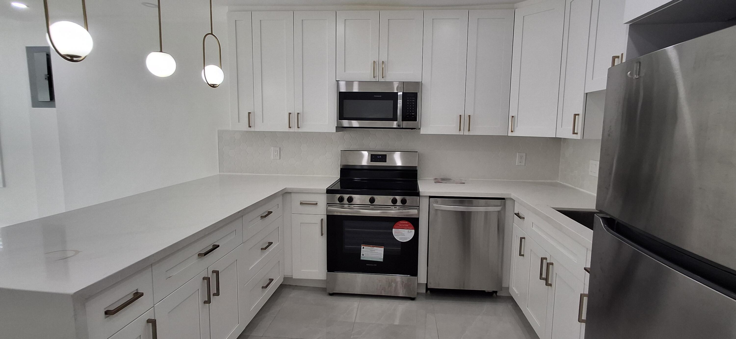 1534 Van Buren Street, Unit R Hollywood, FL 33020 - Photo 2 of 20 1000139306