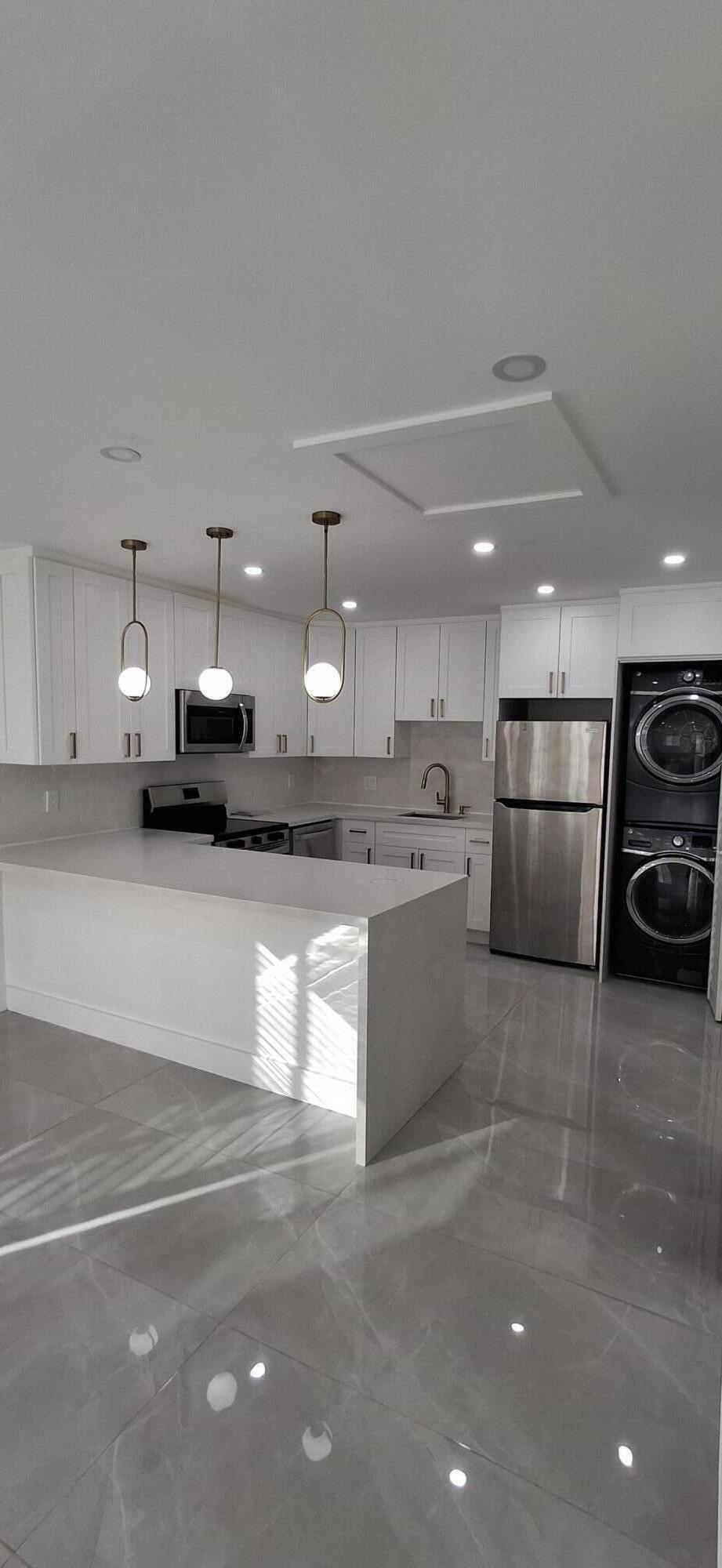 1534 Van Buren Street, Unit R Hollywood, FL 33020 - Photo 4 of 20 1000139304