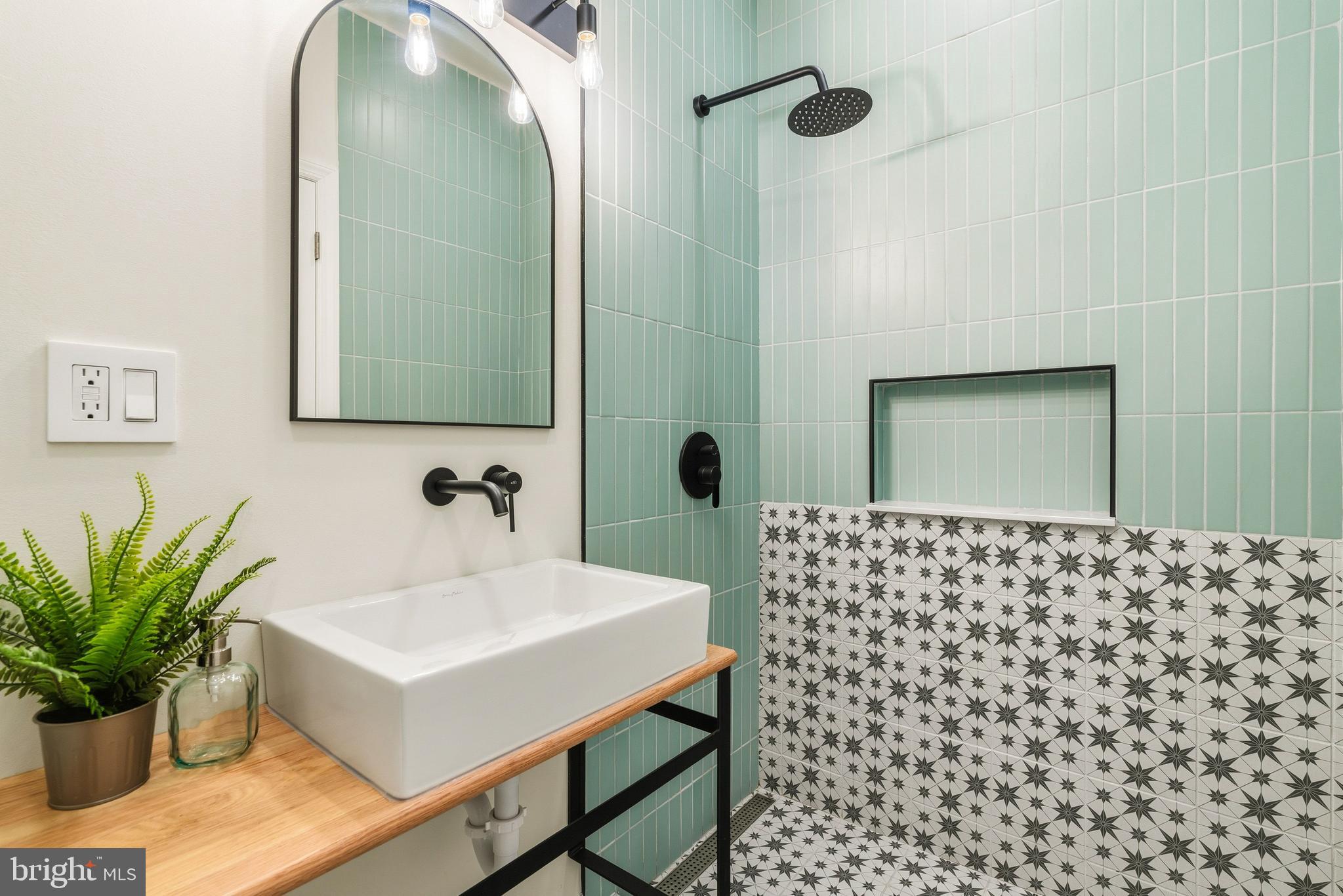 1906 South 10th Street Philadelphia, PA 19148 - Photo 28 of 51