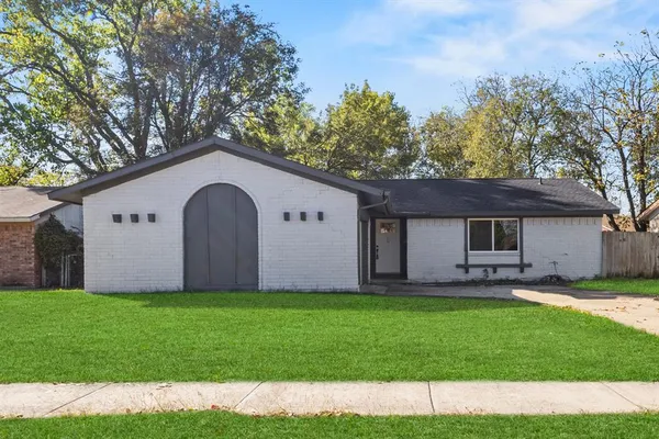 $2,350 | 124 Bowling Green Circle, Lewisville, TX 75067