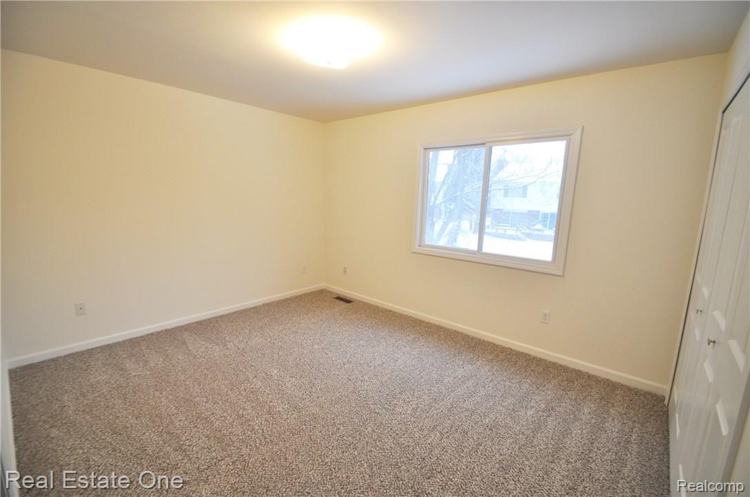 331 Mystic Valley Rochester, MI 48307 - Photo 33 of 39 34.JPG