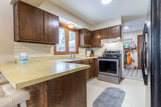 $240,000 | 905 Marshall Avenue, Henning, MN 56551