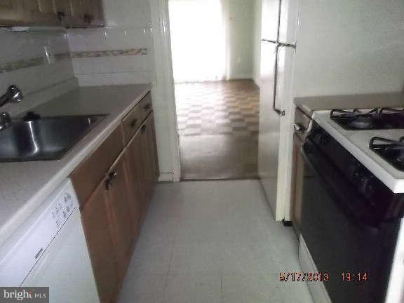 3240 Hewitt Avenue, Unit 63A Silver Spring, MD 20906 - Photo 12 of 13 Kitchen