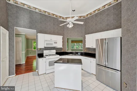 $355,000 | 16 Mary Carroll Court, Unit 16, Baltimore, MD 21208