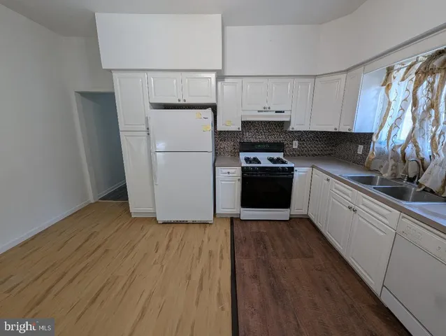 a close up view of washer and dryer