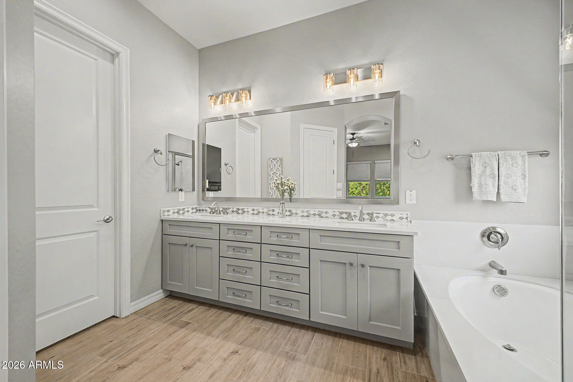 3560 East Appaloosa Road Gilbert, AZ 85296 - Photo 19 of 32 a bathroom with a double vanity sink mirror and bathtub