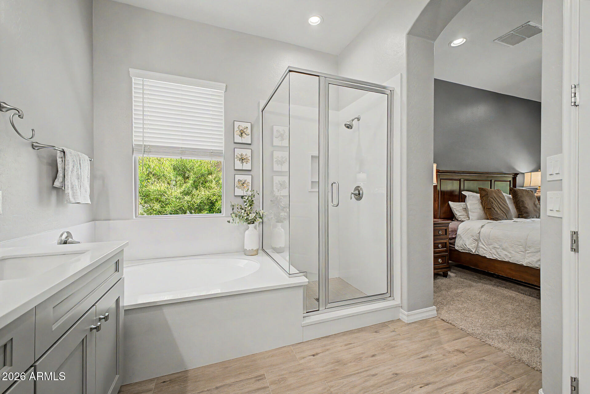 3560 East Appaloosa Road Gilbert, AZ 85296 - Photo 20 of 32 a en suite bathroom with a tub sink and mirror