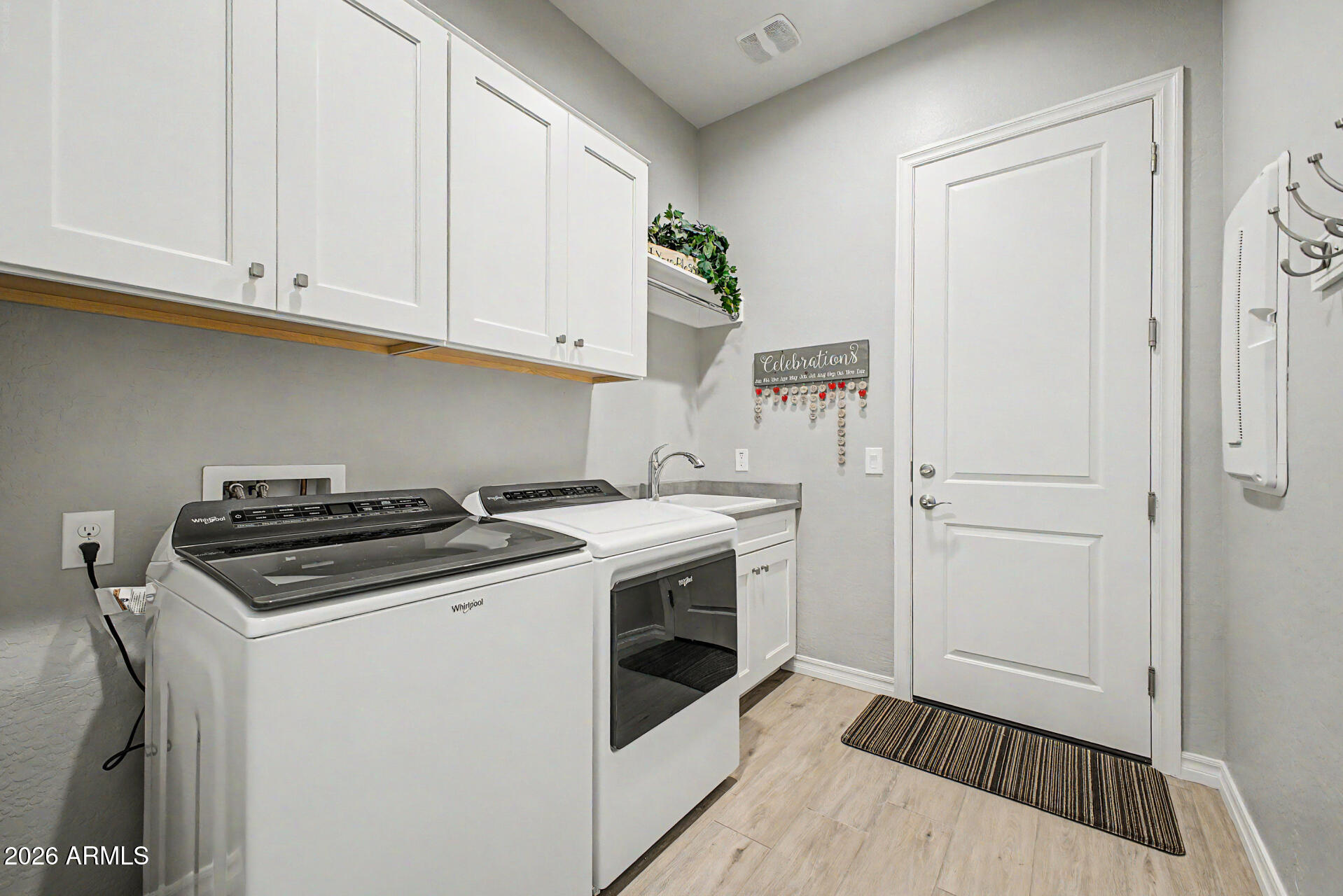 3560 East Appaloosa Road Gilbert, AZ 85296 - Photo 24 of 32 a view of a kitchen with electric appliances