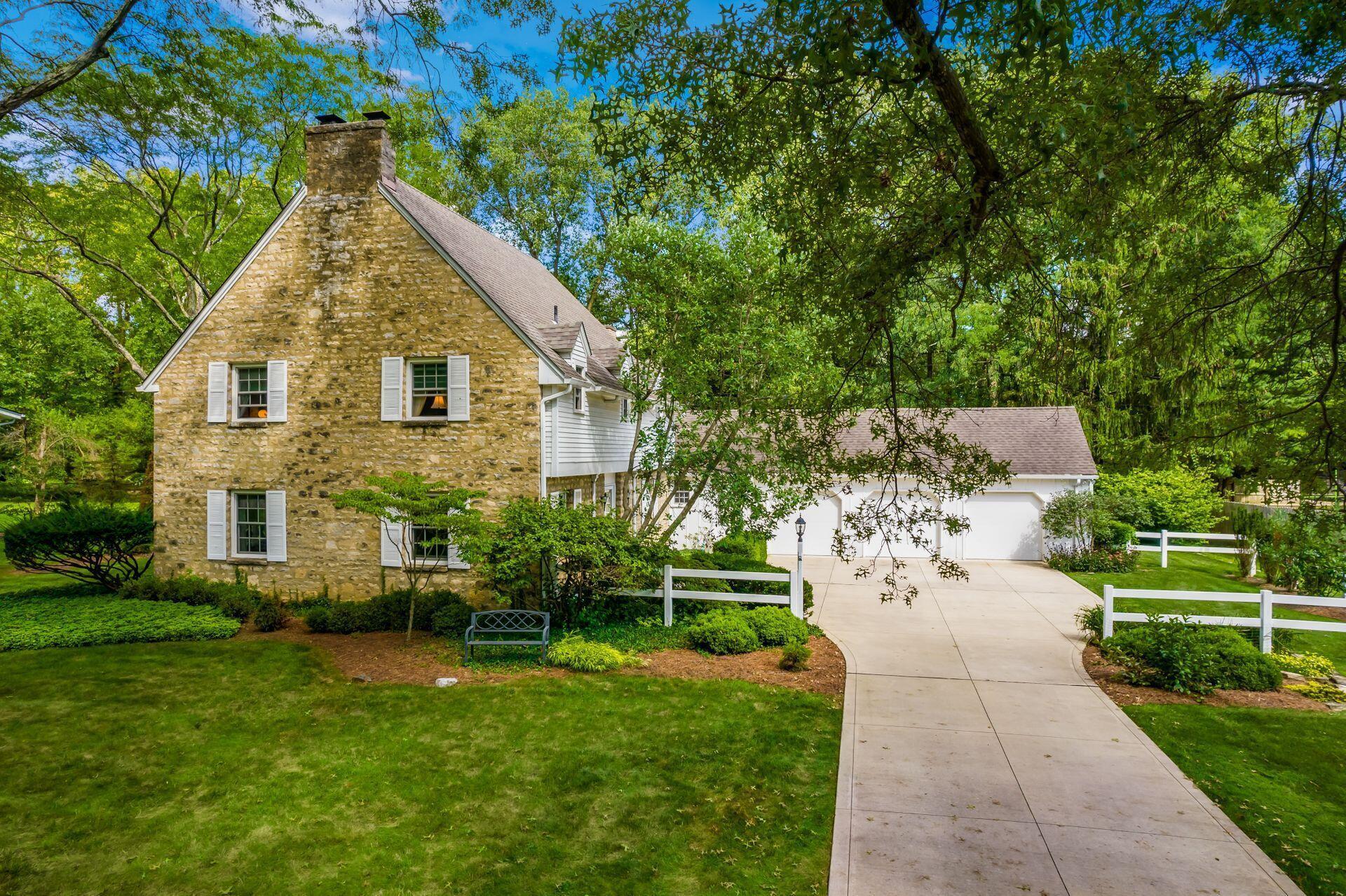 628 Old Farm Road Columbus, OH 43213 - Photo 59 of 71 Front Drone