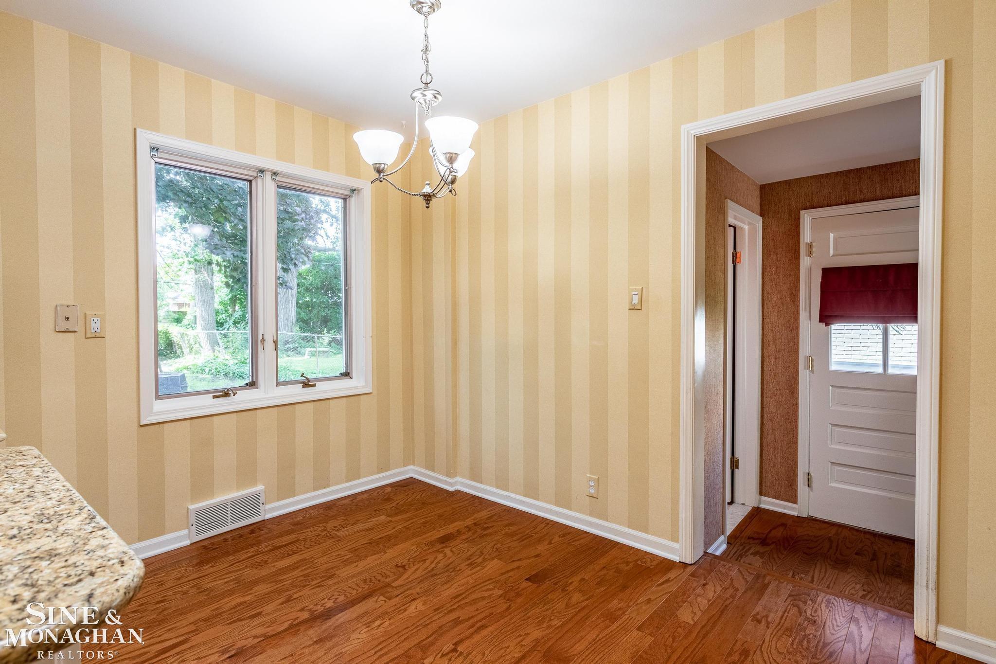 945 North Renaud Road Grosse Pointe Woods, MI 48236 - Photo 8 of 28