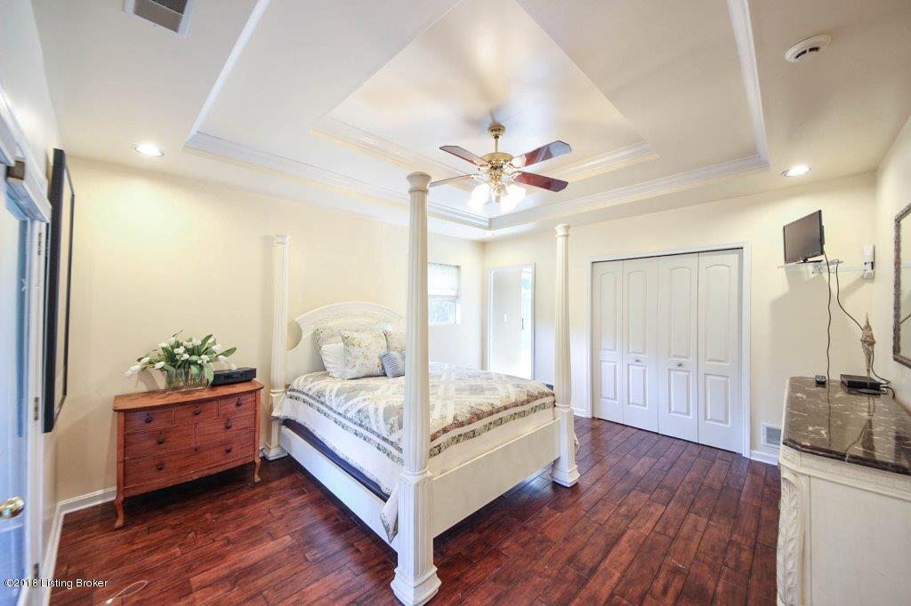 7110 River Road Prospect, KY 40059 - Photo 22 of 32 MASTER SUITE