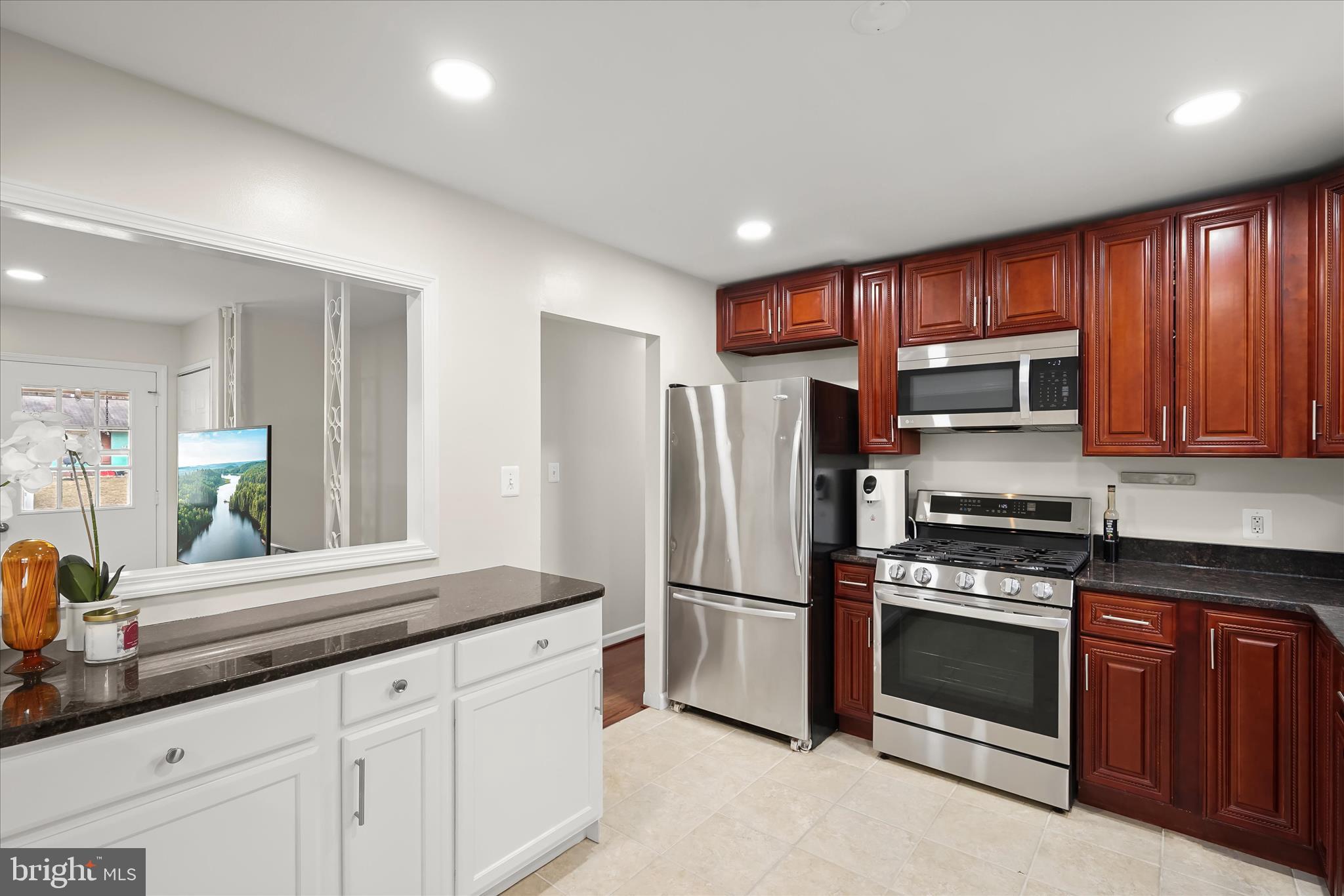 709 West Poplar Road Sterling, VA 20164 - Photo 11 of 44 709 W Poplar020
