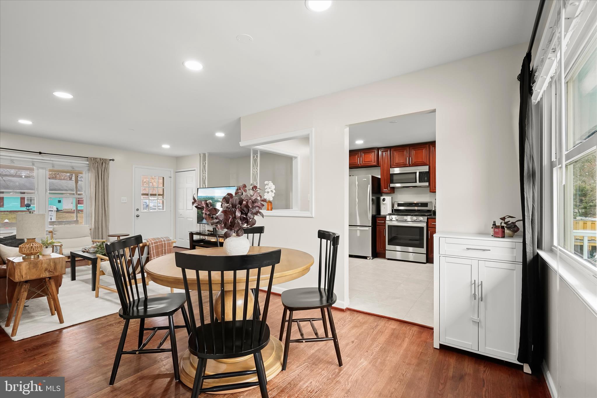 709 West Poplar Road Sterling, VA 20164 - Photo 8 of 44 709 W Poplar015