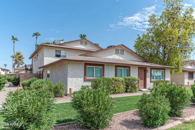 $1,595 | 860 East Brown Road, Unit 8, Mesa, AZ 85203