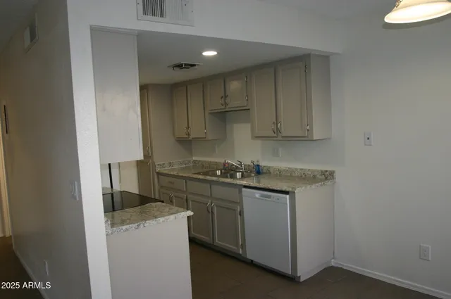 $1,650 | 860 East Brown Road, Unit 8, Mesa, AZ 85203