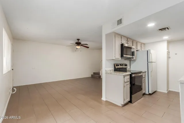 $1,595 | 860 East Brown Road, Unit 8, Mesa, AZ 85203