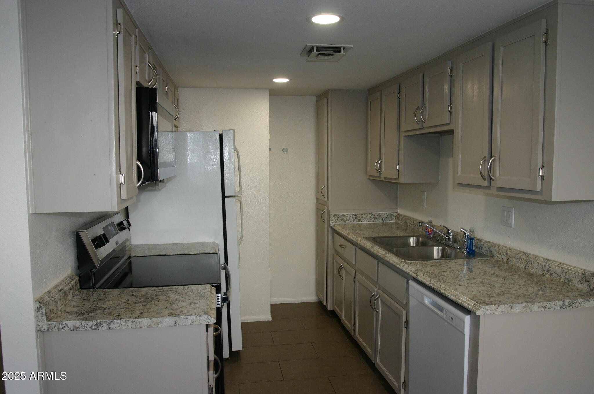 860 East Brown Road, Unit 8 Mesa, AZ 85203 - Photo 15 of 37 IMG_0033