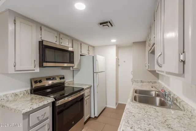 $1,595 | 860 East Brown Road, Unit 8, Mesa, AZ 85203