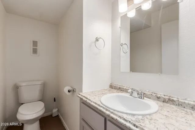 $1,595 | 860 East Brown Road, Unit 8, Mesa, AZ 85203