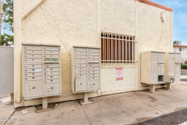 $1,595 | 860 East Brown Road, Unit 8, Mesa, AZ 85203